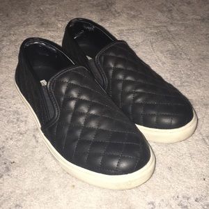 STEVE MADDEN SNEAKERS BARELY WORN